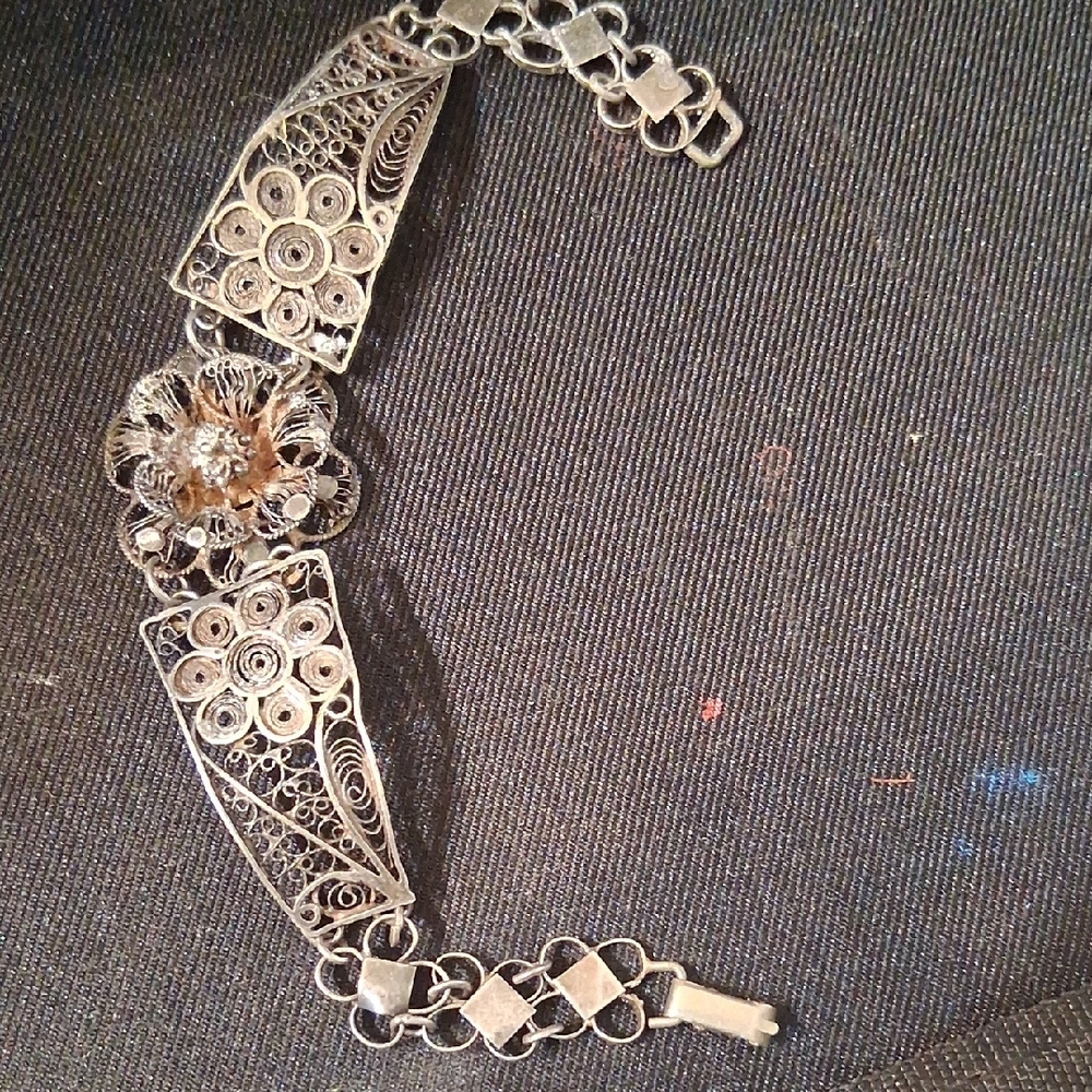 Elegant Silver Filigree Bracelet